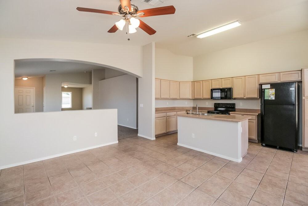 6426 W Watkins St - Photo 7 of 16