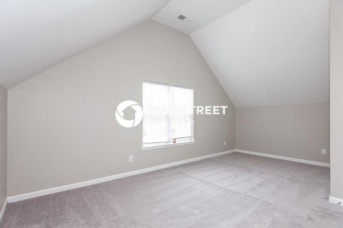 5139 Kiev Dr - Photo 7 of 19
