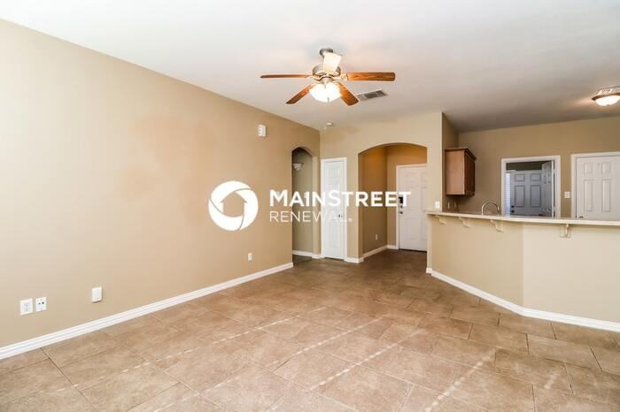 216 Kennedy Ct - Photo 3 of 16