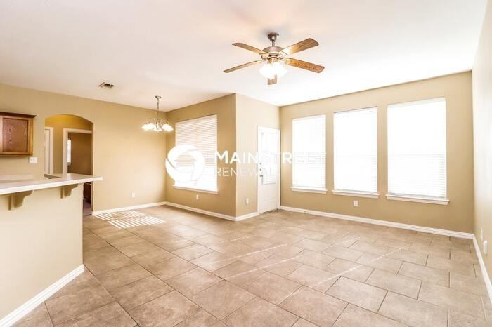 216 Kennedy Ct - Photo 4 of 16