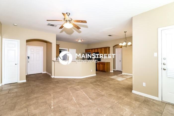216 Kennedy Ct - Photo 5 of 16