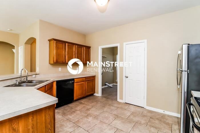 216 Kennedy Ct - Photo 7 of 16