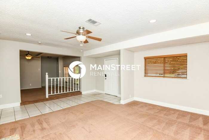 1034 Meadowbrook Dr - Photo 3 of 16