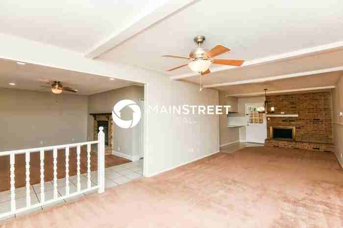 1034 Meadowbrook Dr - Photo 4 of 16