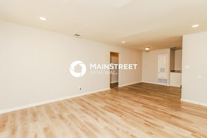 450 Millwood Ln - Photo 4 of 16
