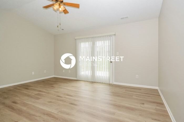 137 Meadow Glen Dr - Photo 4 of 16