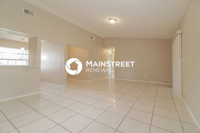 1523 Maplewood Cir - Photo 4 of 16