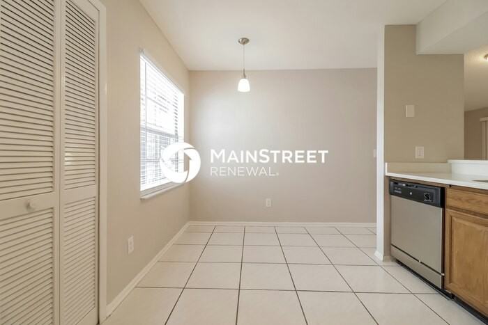 1523 Maplewood Cir - Photo 5 of 16