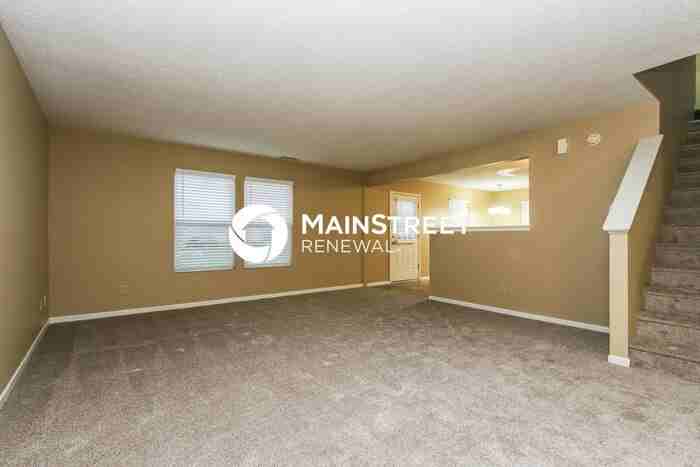 818 Runnymede Dr - Photo 3 of 15