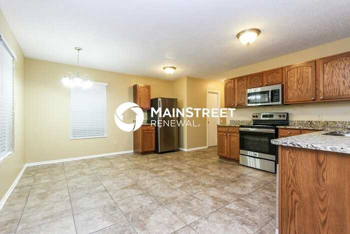 818 Runnymede Dr - Photo 5 of 15