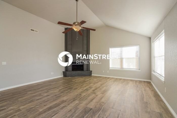 1612 Ne 8th St - Photo 4 of 16