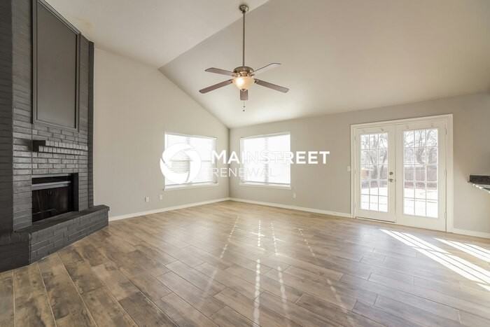 1612 Ne 8th St - Photo 5 of 16