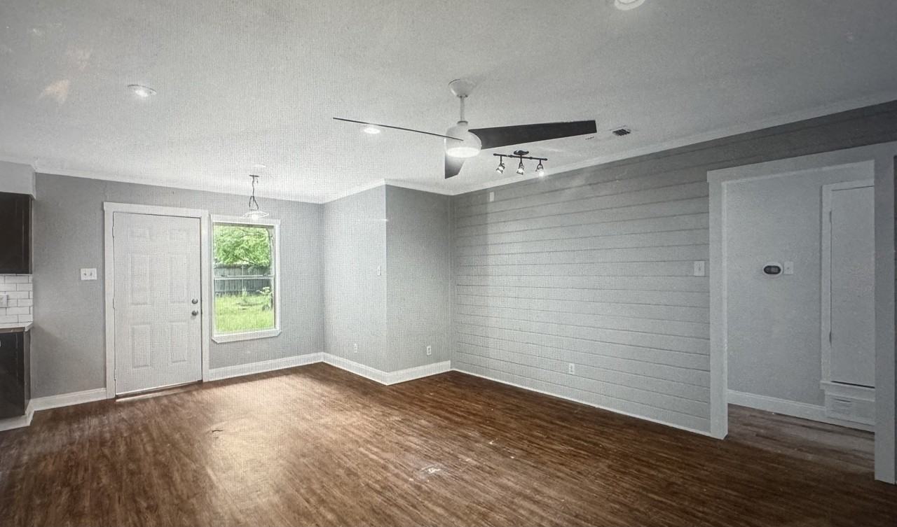 928 Duty Ave #1 - Photo 3 of 14