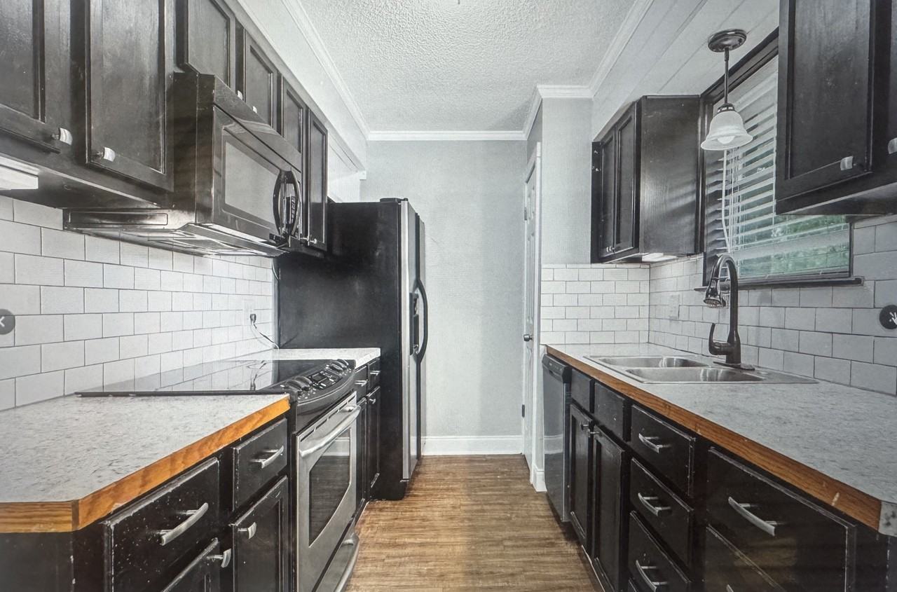 928 Duty Ave #1 - Photo 5 of 14