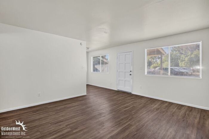 2209 W Belmont Ave #5 - Photo 2 of 22