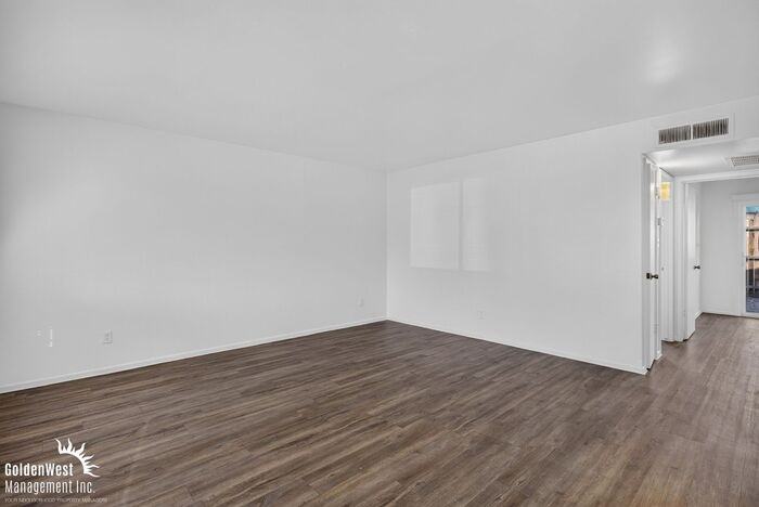 2209 W Belmont Ave #5 - Photo 3 of 22
