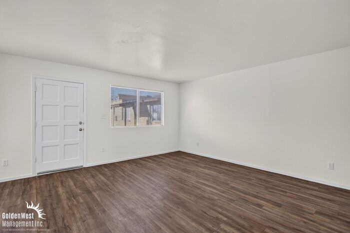 2209 W Belmont Ave #5 - Photo 4 of 22