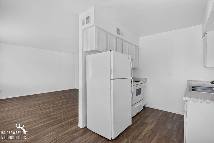 2209 W Belmont Ave #5 - Photo 5 of 22