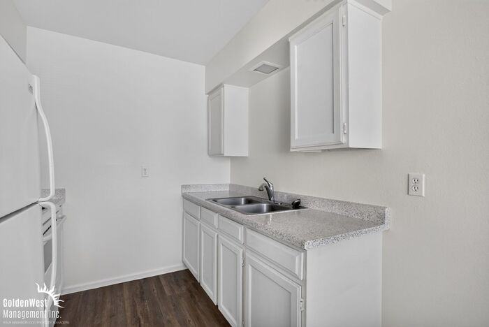 2209 W Belmont Ave #5 - Photo 6 of 22