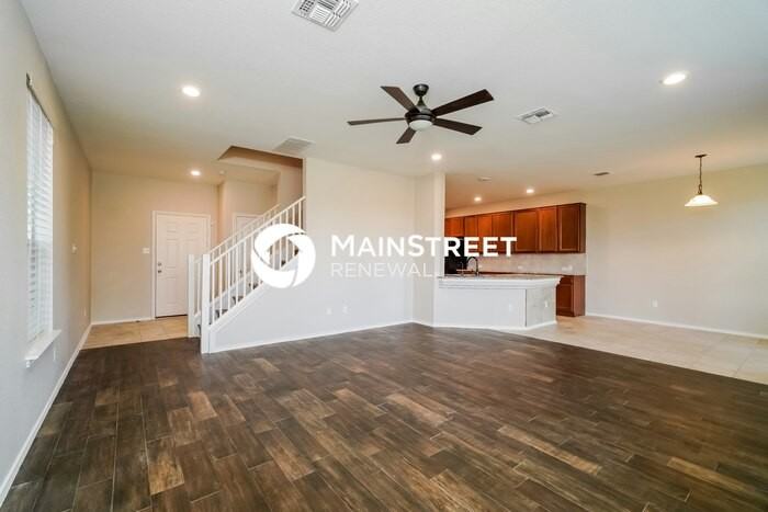 533 Bradford Ln - Photo 4 of 15