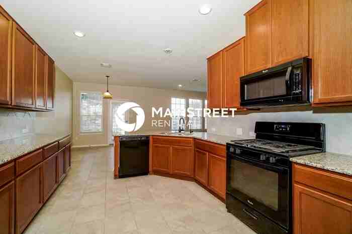 533 Bradford Ln - Photo 5 of 15