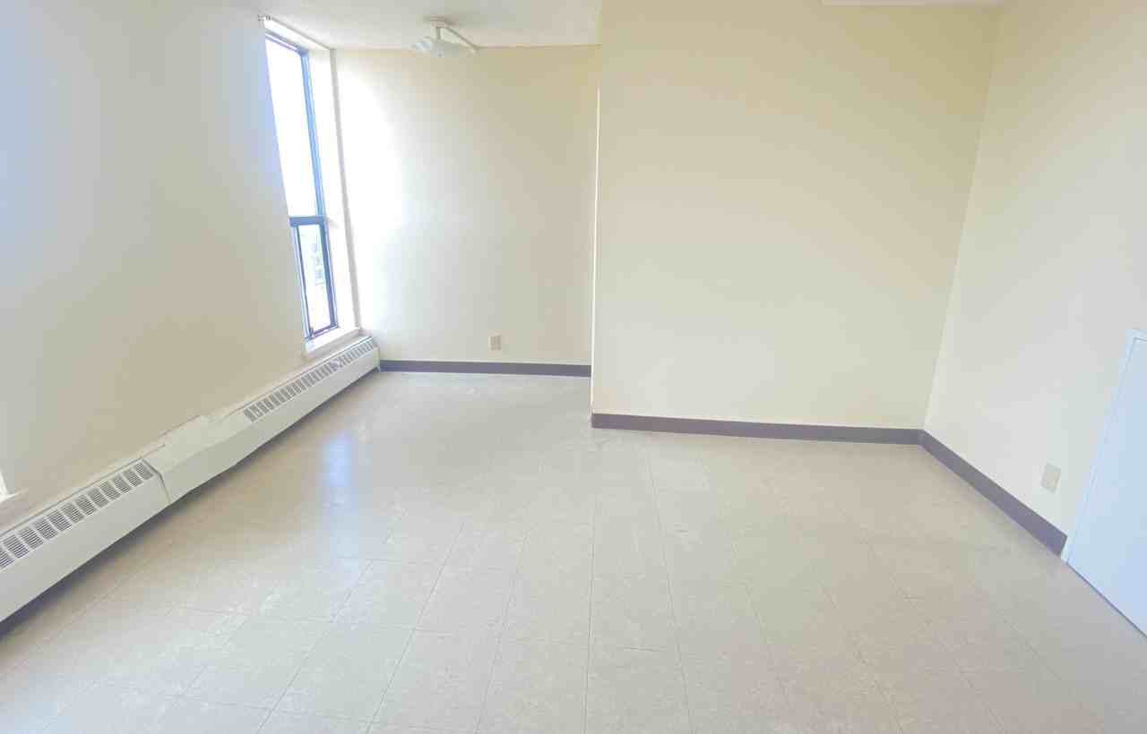 401 Princess Street #918 - Photo 3 of 6