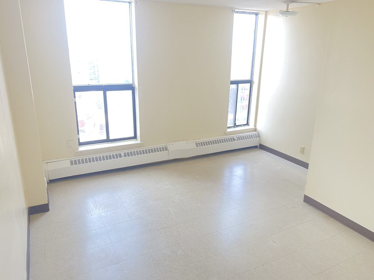 401 Princess Street #918 - Photo 4 of 6