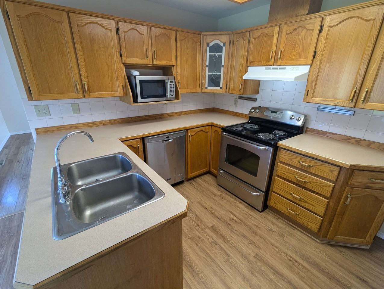 10669 156 St #10669 - Photo 7 of 23