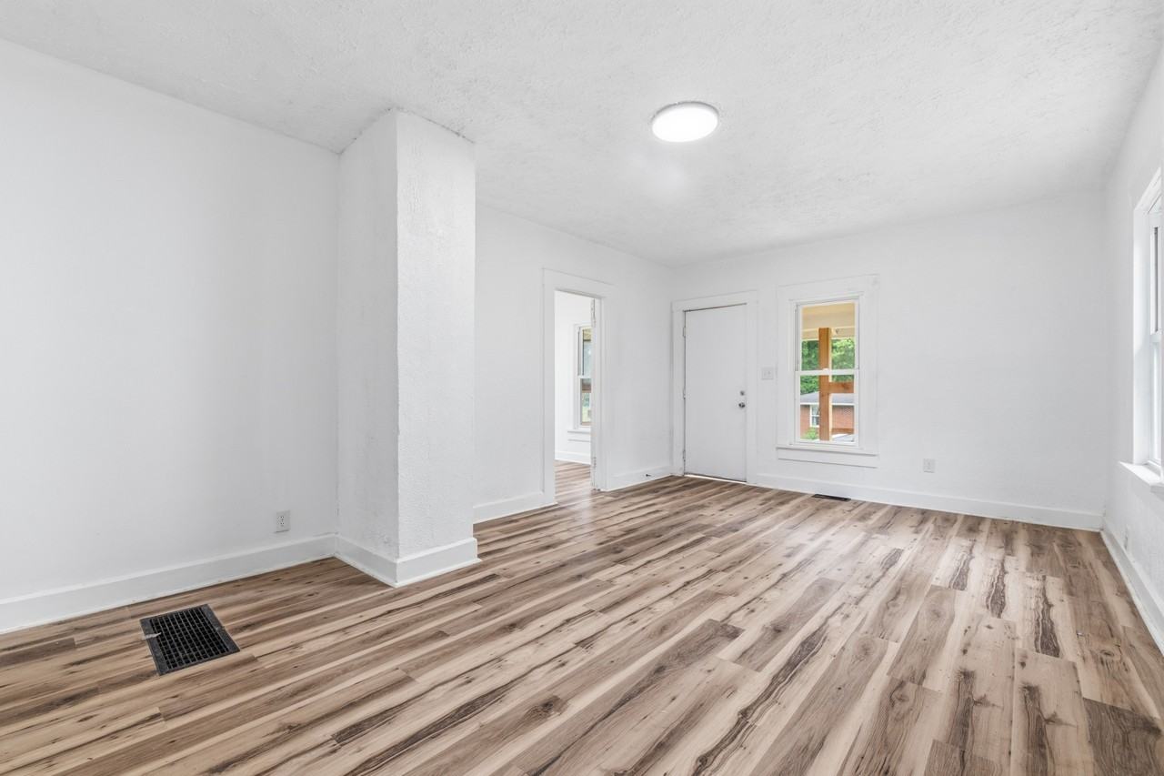 909 Indiana Ave #1 - Photo 4 of 24