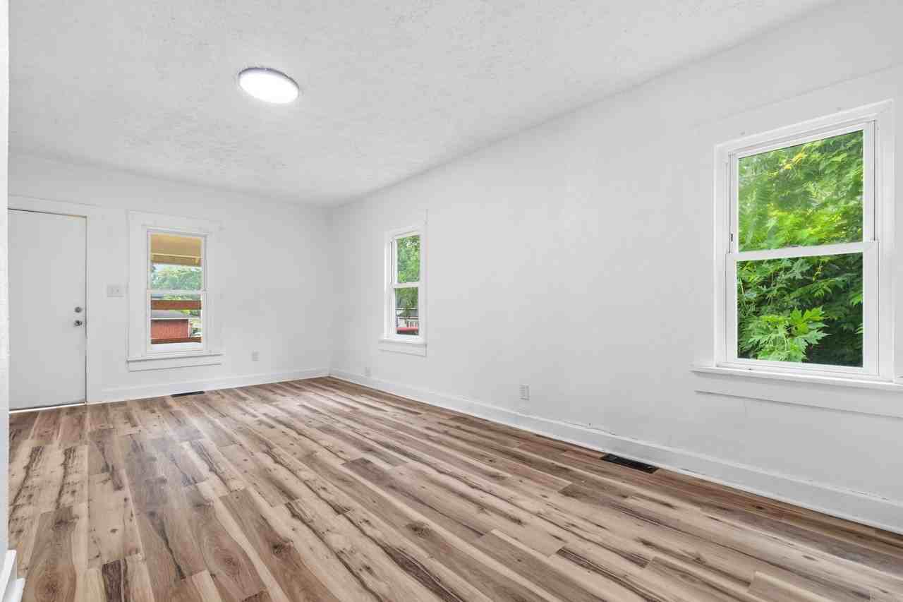 909 Indiana Ave #1 - Photo 5 of 24