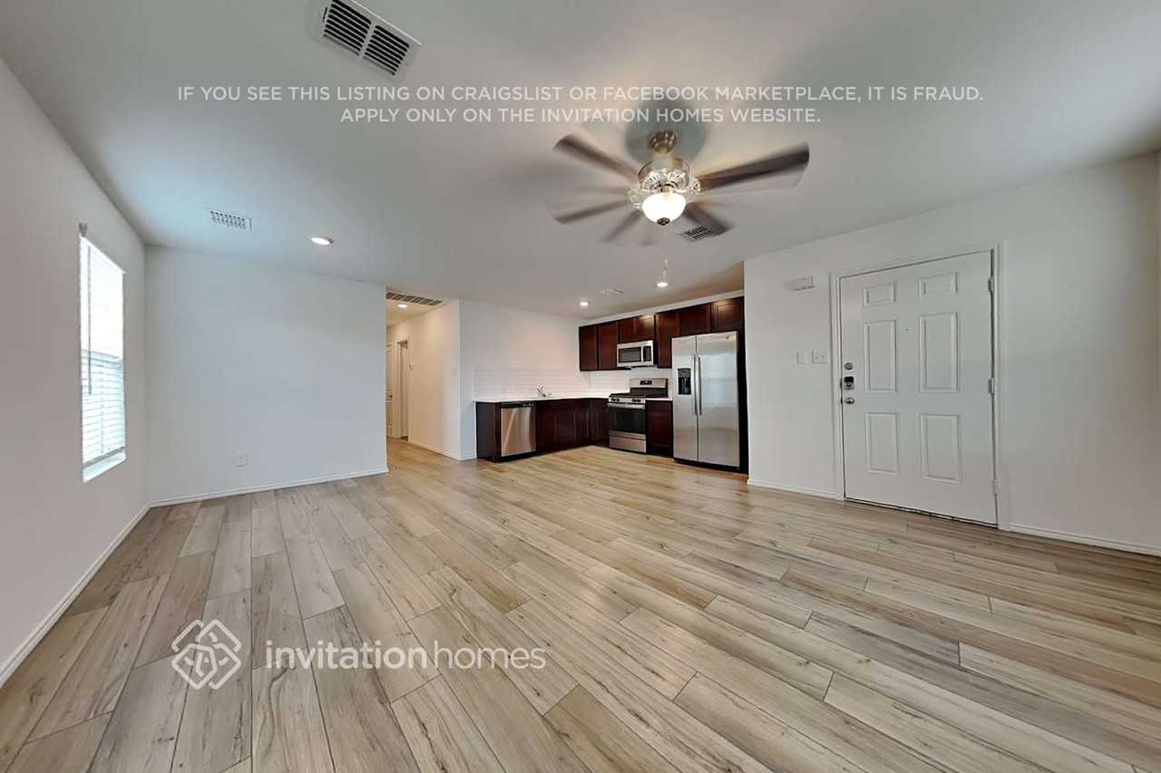 3220 Crestone Dr - Photo 3 of 17