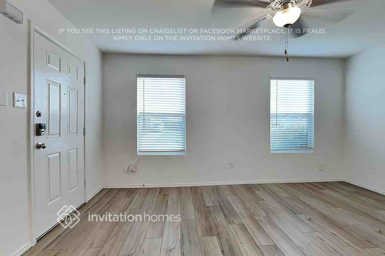 3220 Crestone Dr - Photo 4 of 17