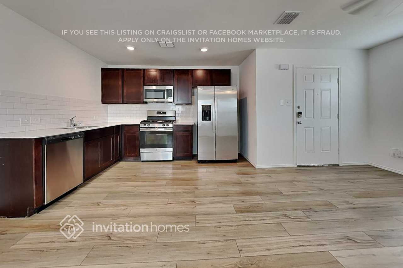3220 Crestone Dr - Photo 6 of 17