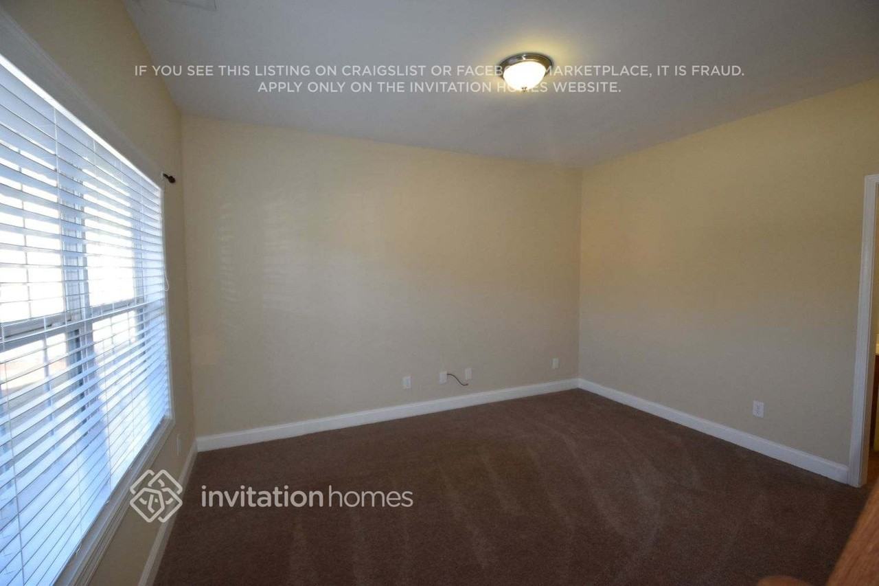 5561 Hickory Stone Dr - Photo 2 of 15
