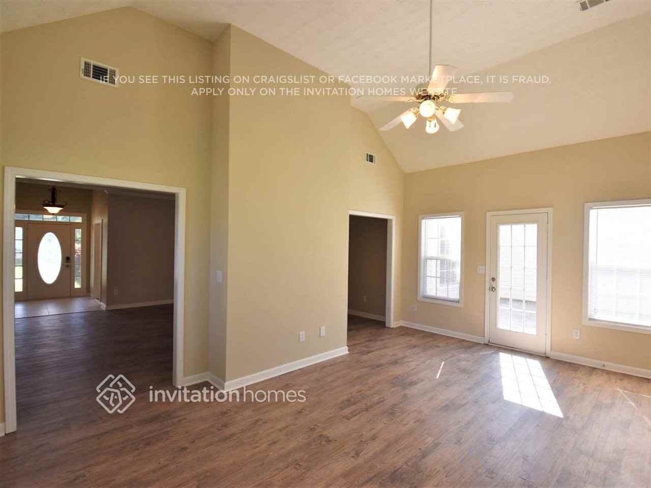 312 Glouchester Dr - Photo 3 of 20