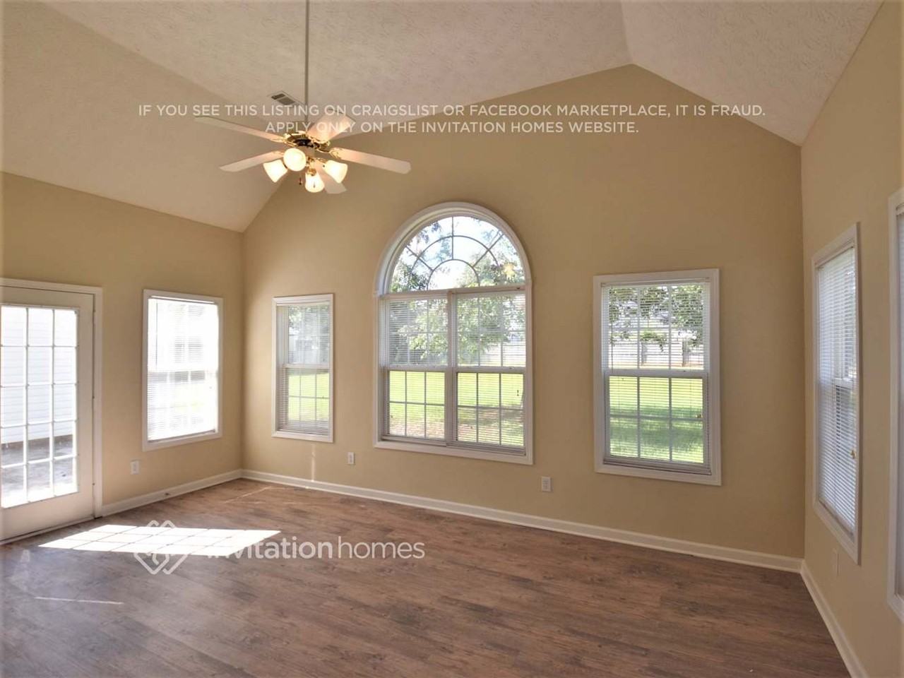 312 Glouchester Dr - Photo 4 of 20