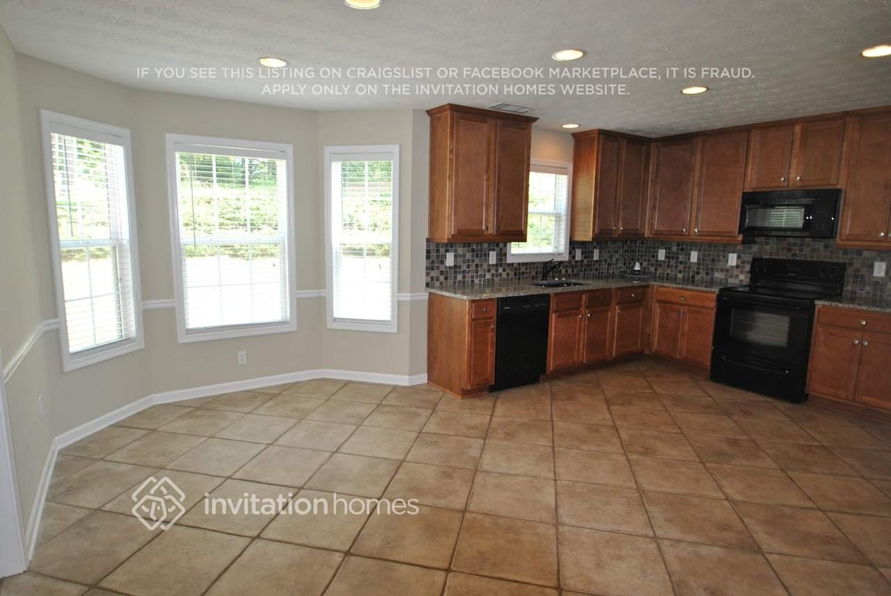 3144 Oak Ridge Ln - Photo 5 of 13
