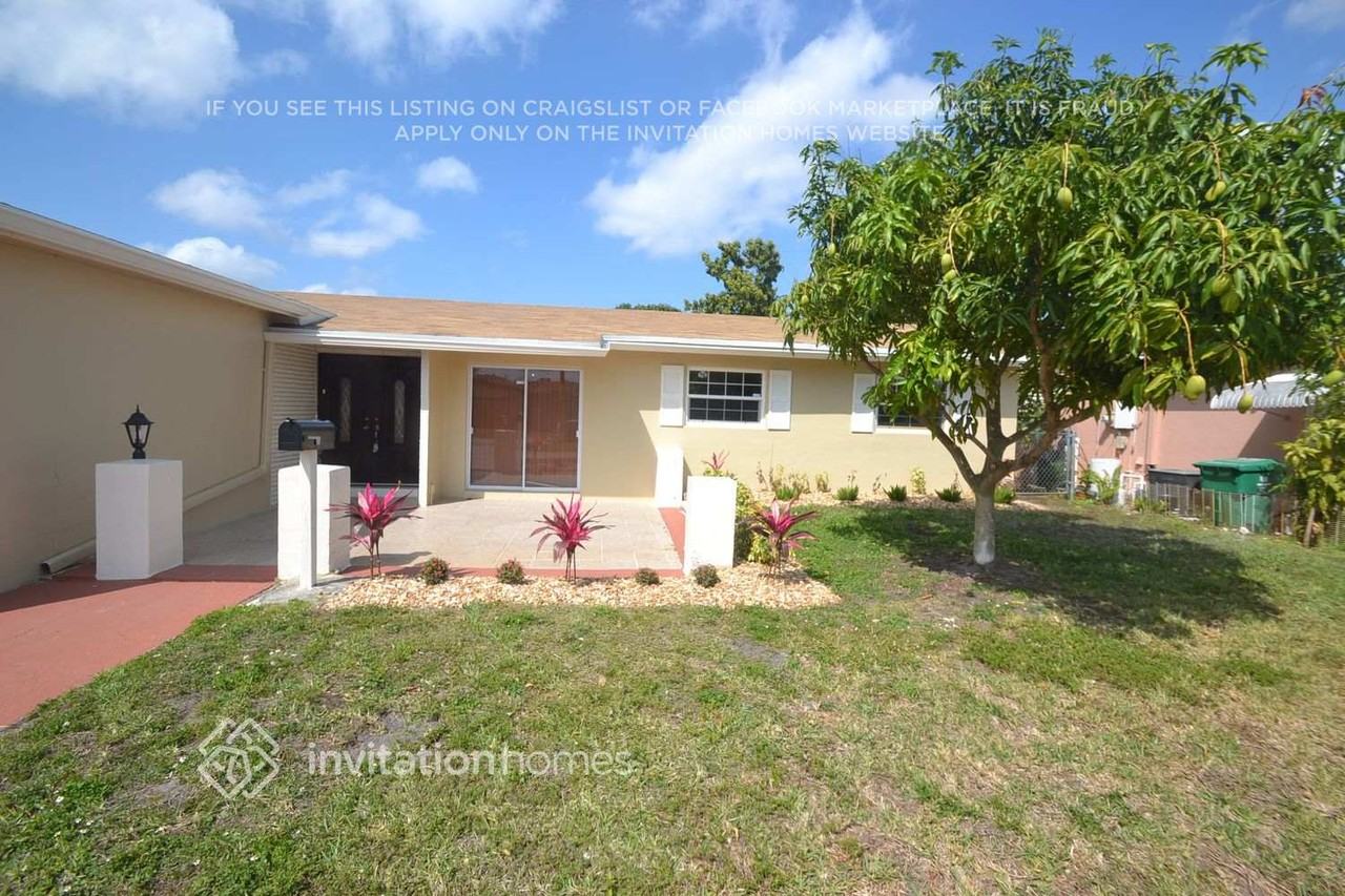7957 Normandy St - Photo 2 of 12