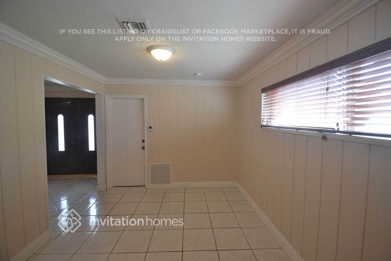 7957 Normandy St - Photo 4 of 12