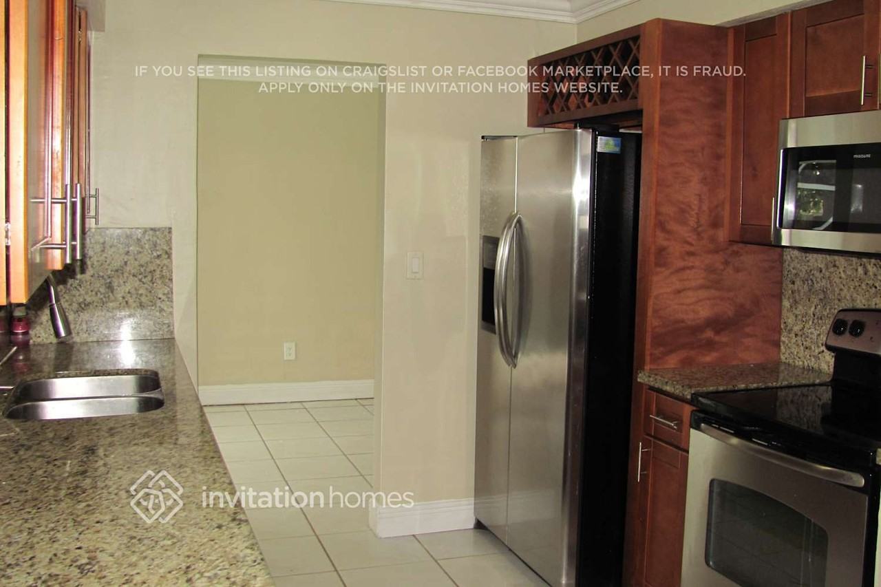 7957 Normandy St - Photo 5 of 12