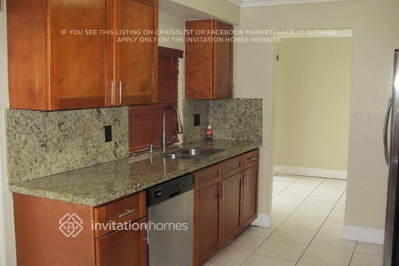 7957 Normandy St - Photo 6 of 12