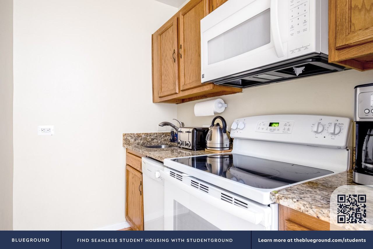 1826 Vernon Street Northwest - Photo 7 of 25