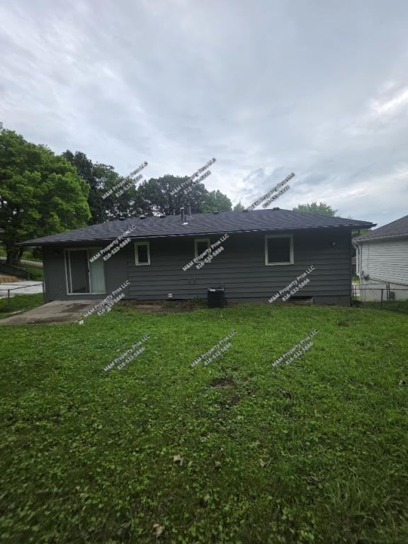 2429 Ne 38th St - Photo 3 of 22
