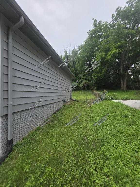 2429 Ne 38th St - Photo 4 of 22