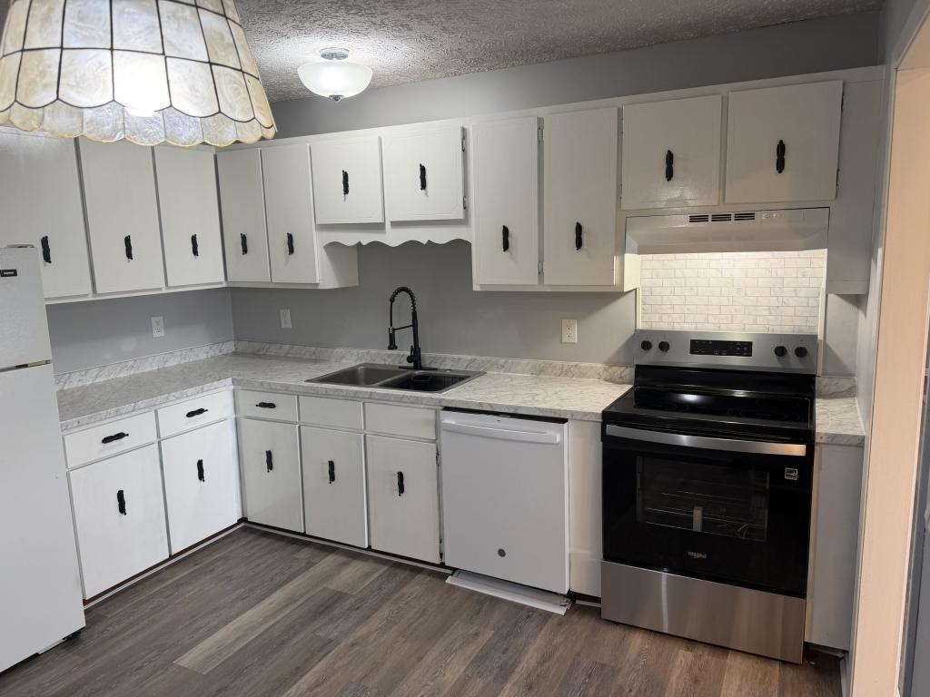 300 Car Mol Dr Apt 4 - Photo 3 of 13