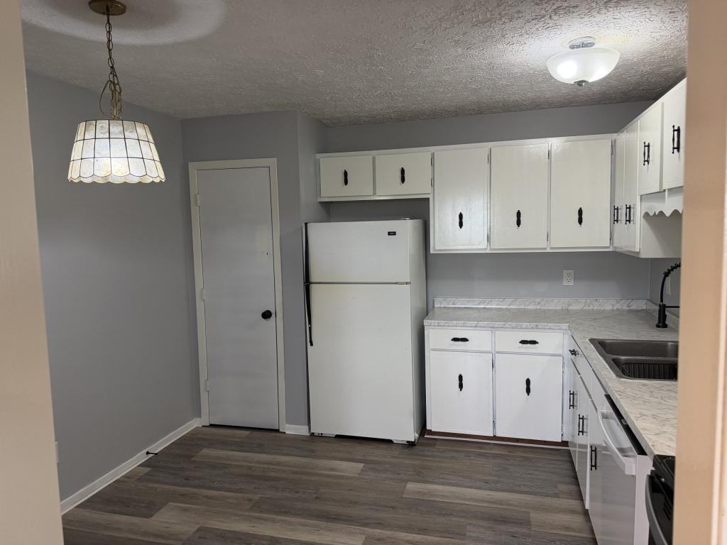 300 Car Mol Dr Apt 4 - Photo 4 of 13