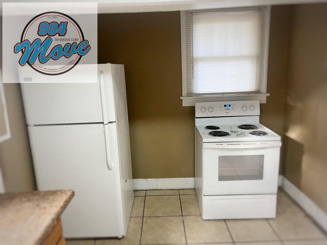 2717 Hubbard Street #A - Photo 3 of 11