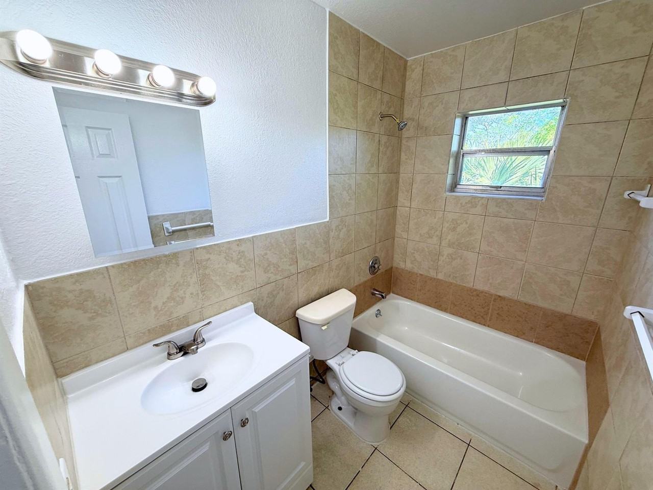 432 Northwest 42nd Street #4 - Photo 6 of 7
