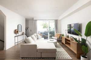 featured image of 1045 32nd St