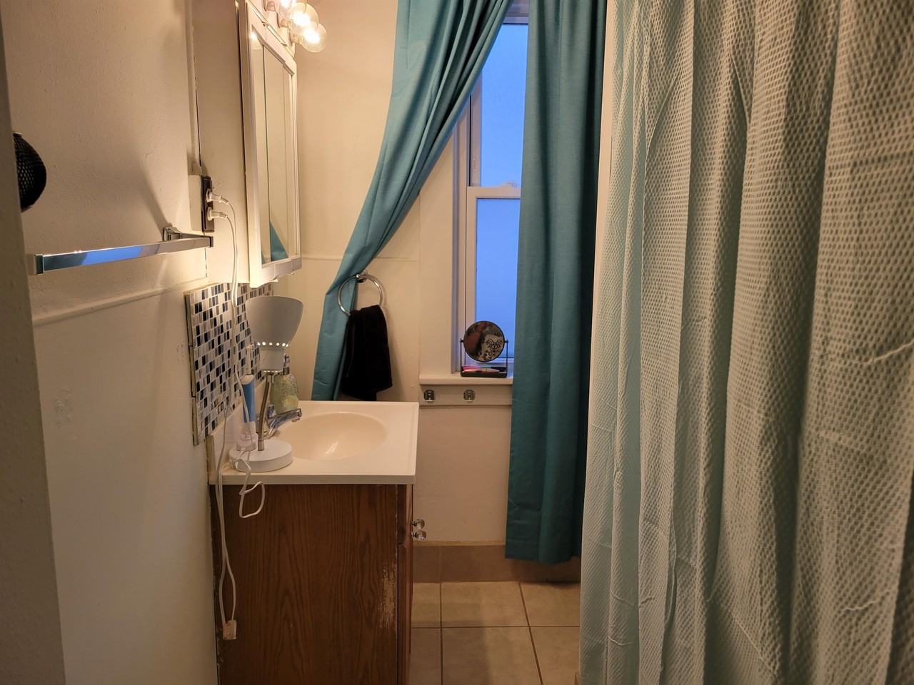 907 W 27th St #2 - Photo 4 of 11